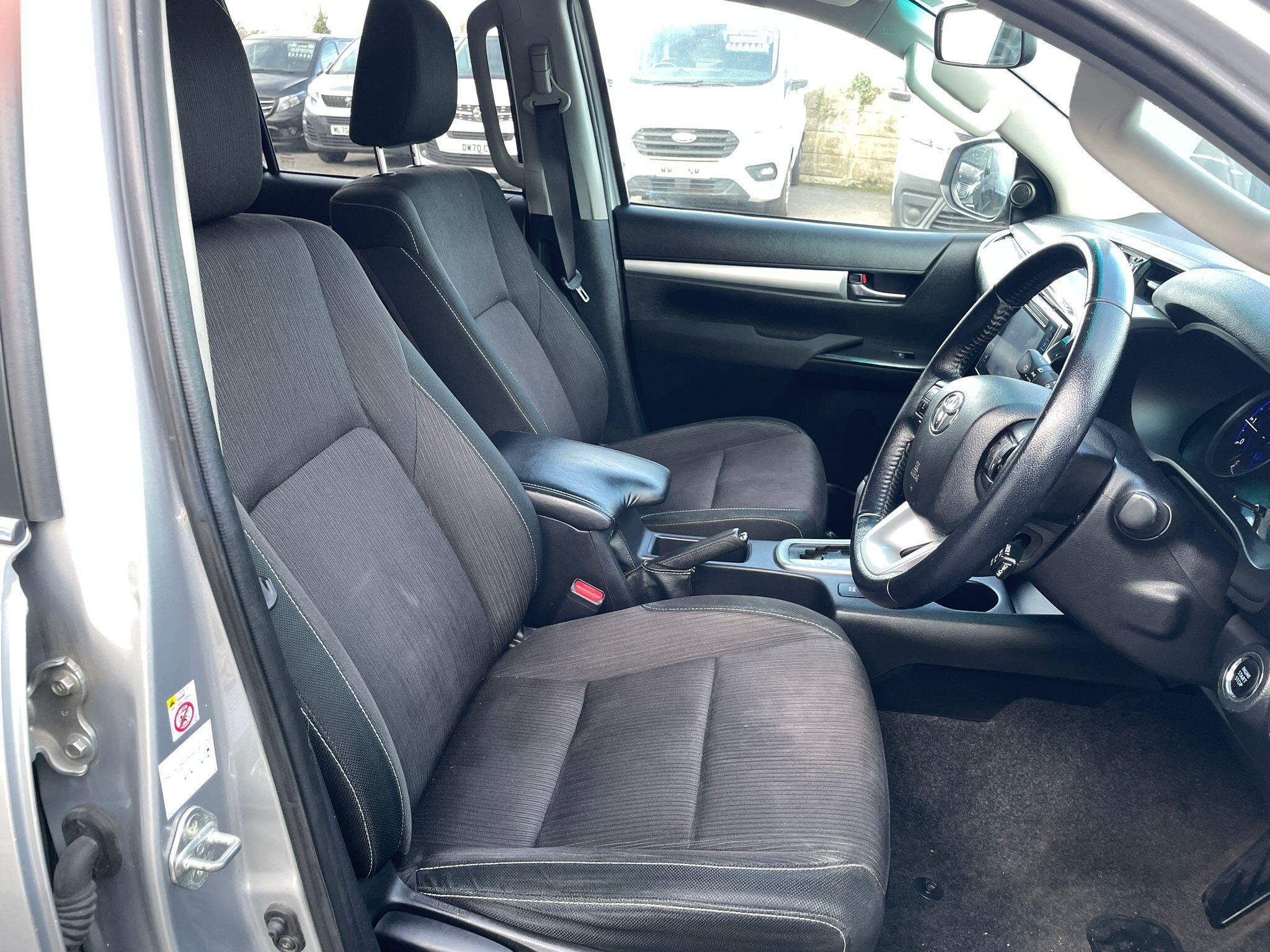 Toyota Hilux - image 10